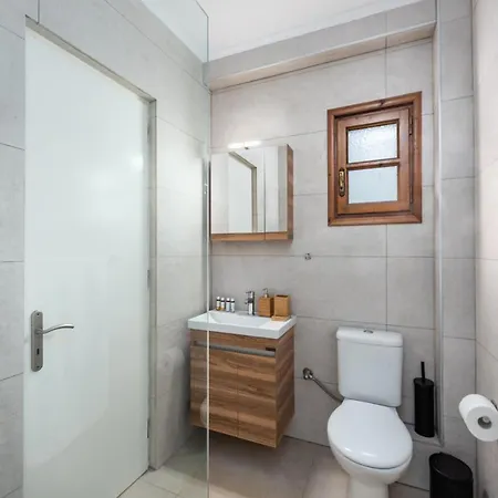 Albouro Seafront Szálloda