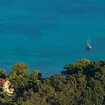 Hotel Albouro Seafront