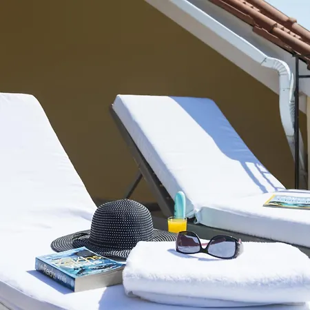 Hotel Albouro Seafront 3*