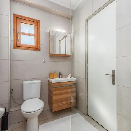 Hotel Albouro Seafront 3*