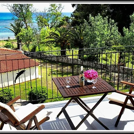 Hotel Albouro Seafront 3*