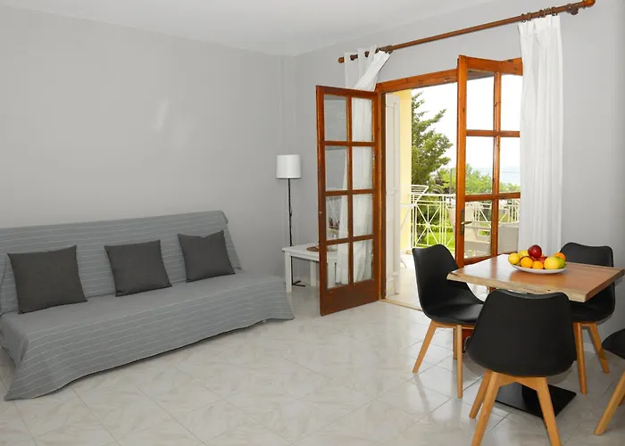 Albouro Seafront Hotel 3*
