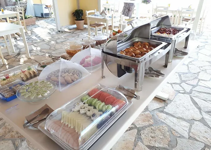 Hotel Albouro Seafront 3*