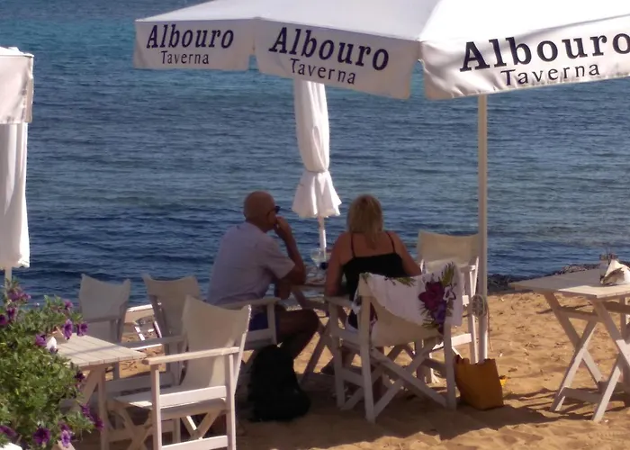 Hotel Albouro Seafront 3*
