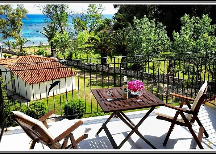 Hotel Albouro Seafront 3*