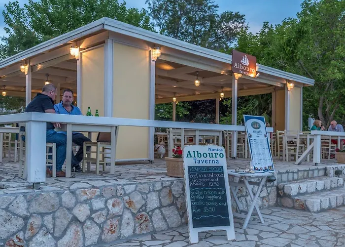 Hotel Albouro Seafront 3*